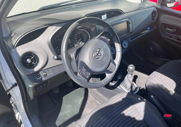 Toyota Yaris cena 46500 przebieg: 65660, rok produkcji 2018 z Wieliczka małe 29